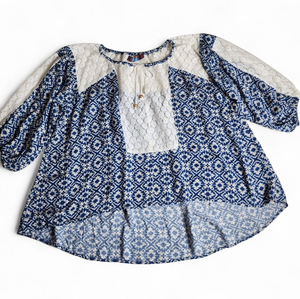 Selfie Couture Blue and White Floral Lace  Women's Top - Picture 6 of 9
